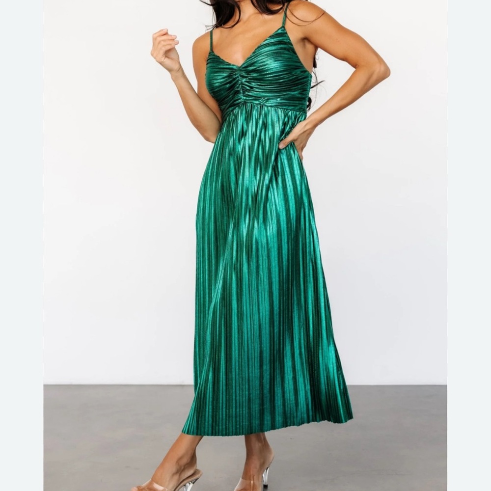 Green Pleated Maxi Sundress for Wedding Guest